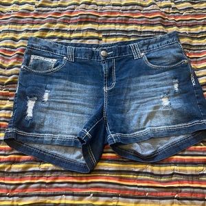 Maurices distressed Shorts